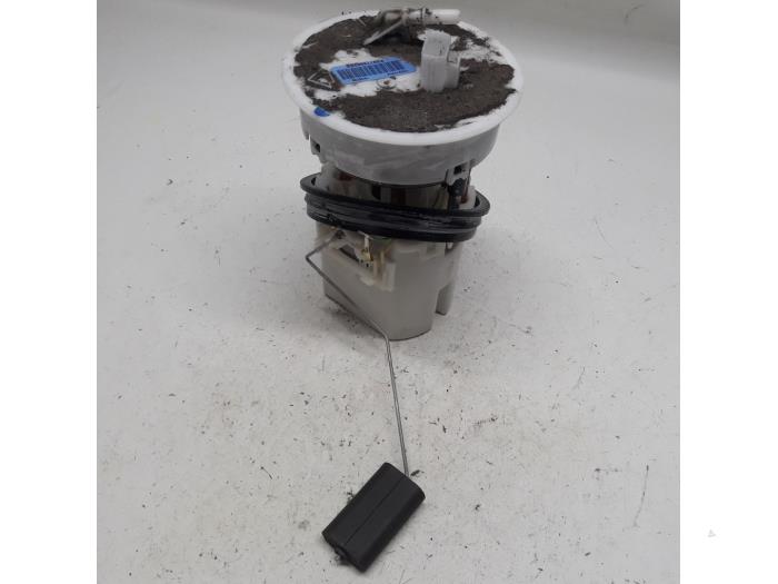 Gebruikte Tank element Pomp Ford Fiesta 6 (JA8) 1.25 16V Prijs € 26,25 Margeregeling aangeboden door Reclycar De Boer BV
