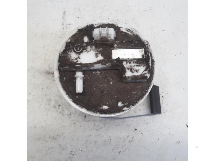Gebruikte Tank element Pomp Renault Clio III (BR/CR) 1.2 16V 75 Prijs € 26,25 Margeregeling aangeboden door Reclycar De Boer BV