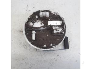 Gebruikte Brandstofpomp Elektrisch Renault Clio III (BR/CR) 1.2 16V 75 Prijs € 26,25 Margeregeling aangeboden door Reclycar De Boer BV