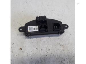 Gebruikte Kachel Weerstand Renault Grand Scénic IV (RFAR) 1.5 Energy dCi 110 Prijs € 26,25 Margeregeling aangeboden door Reclycar De Boer BV