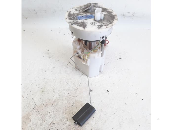 Gebruikte Tank element Pomp Ford Fiesta 6 (JA8) 1.25 16V Prijs € 26,25 Margeregeling aangeboden door Reclycar De Boer BV