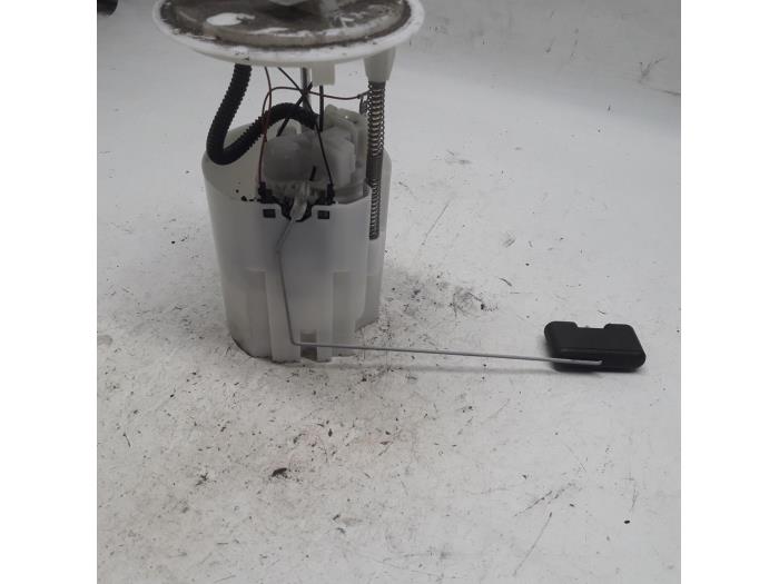 Gebruikte Tank element Pomp Renault Scénic III (JZ) 2.0 16V CVT Prijs € 26,25 Margeregeling aangeboden door Reclycar De Boer BV