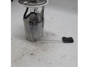 Gebruikte Tank element Pomp Renault Scénic III (JZ) 2.0 16V CVT Prijs € 26,25 Margeregeling aangeboden door Reclycar De Boer BV