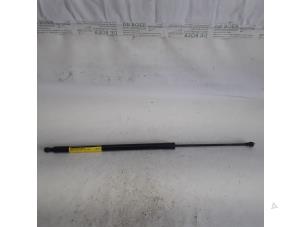 Gebruikte Kofferdekseldemper rechts-achter Renault Grand Scénic III (JZ) 1.4 16V TCe 130 Prijs € 10,50 Margeregeling aangeboden door Reclycar De Boer BV