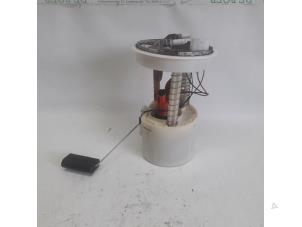 Gebruikte Tank element Pomp Ford Fiesta 5 (JD/JH) 1.4 16V Prijs € 26,25 Margeregeling aangeboden door Reclycar De Boer BV