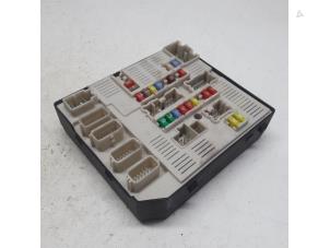 Gebruikte Zekeringkast Renault Laguna III (BT) 1.6 16V Prijs € 78,75 Margeregeling aangeboden door Reclycar De Boer BV