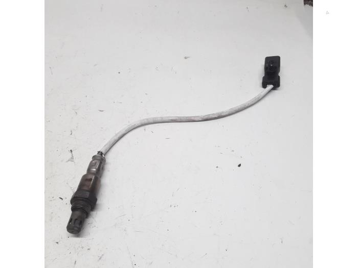 Gebruikte Lambda Sonde Peugeot 208 I (CA/CC/CK/CL) 1.2 Vti 12V PureTech 82 Prijs € 26,25 Margeregeling aangeboden door Reclycar De Boer BV