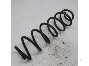 Gebruikte Schroefveer achter Peugeot 2008 (CU) 1.6 Blue HDi 100 Prijs € 13,13 Margeregeling aangeboden door Reclycar De Boer BV