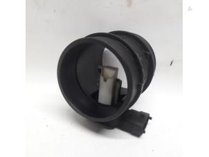 Gebruikte Luchthoeveelheidsmeter Opel Astra H GTC (L08) 1.8 16V Prijs € 52,50 Margeregeling aangeboden door Reclycar De Boer BV