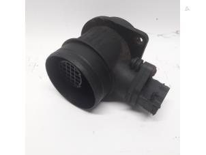 Gebruikte Luchthoeveelheidsmeter Volkswagen Transporter T5 1.9 TDi Prijs € 52,50 Margeregeling aangeboden door Reclycar De Boer BV