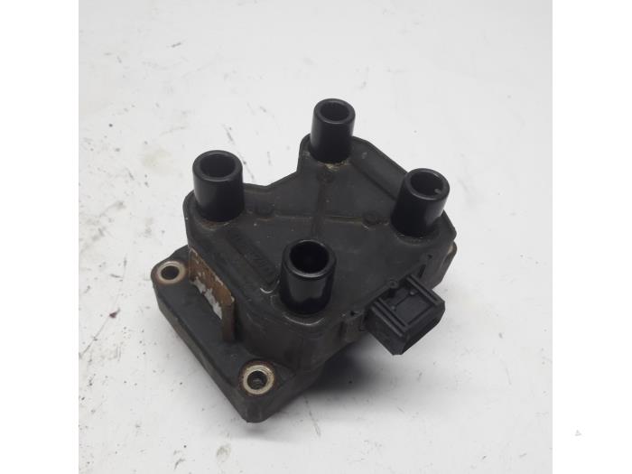 Bobine van een Fiat Punto II (188) 1.2 16V 2004
