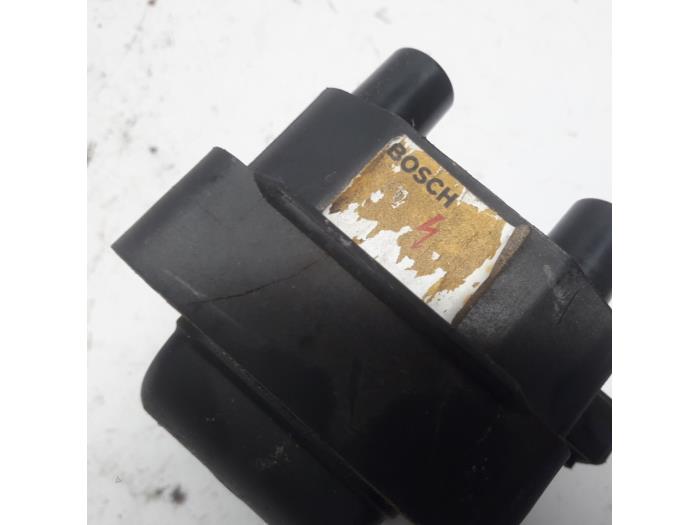 Bobine van een Fiat Punto II (188) 1.2 16V 2004