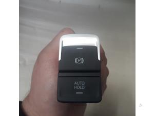 Gebruikte Schakelaar handrem Volkswagen Golf VII (AUA) 1.6 TDI BlueMotion 16V Prijs € 21,00 Margeregeling aangeboden door Reclycar De Boer BV