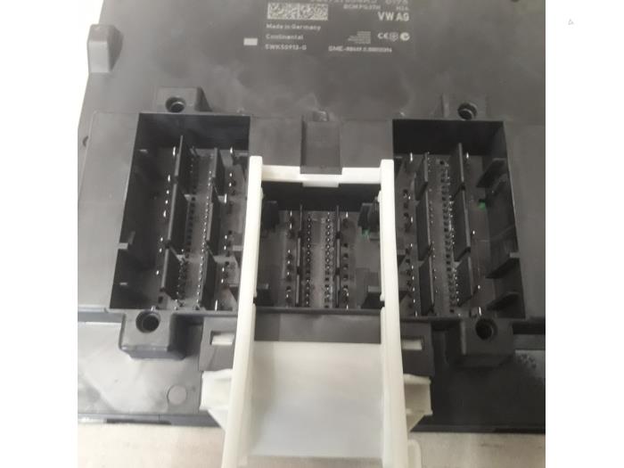 Computer Body Control van een Volkswagen Golf VII (AUA) 1.6 TDI BlueMotion 16V 2016