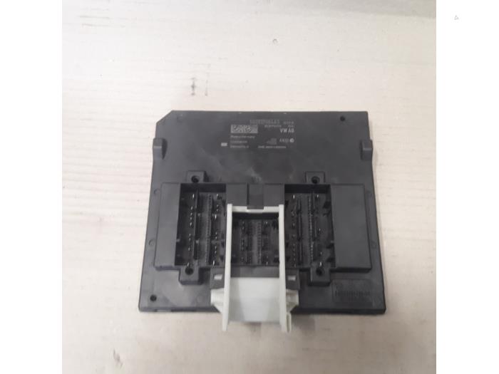 Computer Body Control van een Volkswagen Golf VII (AUA) 1.6 TDI BlueMotion 16V 2016