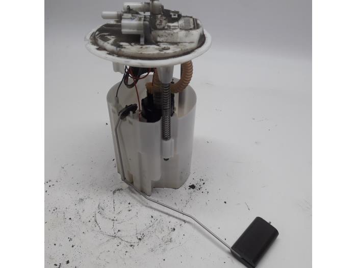 Gebruikte Tank element Pomp Renault Megane III Grandtour (KZ) 1.5 dCi 110 Prijs € 42,00 Margeregeling aangeboden door Reclycar De Boer BV