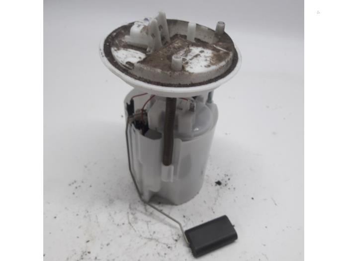 Brandstofpomp Elektrisch van een Opel Corsa D 1.2 16V ecoFLEX Bi-Fuel 2012