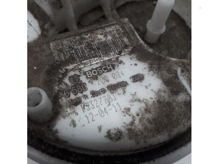 Brandstofpomp Elektrisch van een Opel Corsa D 1.2 16V ecoFLEX Bi-Fuel 2012