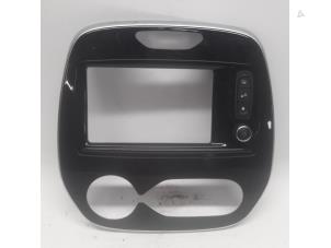 Gebruikte Dashboard sierlijst Renault Captur (2R) 0.9 Energy TCE 12V Prijs € 131,25 Margeregeling aangeboden door Reclycar De Boer BV