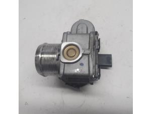 Gebruikte Gasklephuis Citroen C4 Cactus (0B/0P) 1.6 Blue Hdi 100 Prijs € 26,25 Margeregeling aangeboden door Reclycar De Boer BV