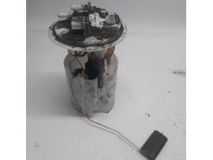 Gebruikte Tank element Pomp Renault Megane III Grandtour (KZ) 1.5 dCi 110 Prijs € 42,00 Margeregeling aangeboden door Reclycar De Boer BV