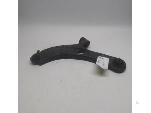 Gebruikte Draagarm onder links-voor Suzuki Swift (ZA/ZC/ZD) 1.2 16V Prijs € 31,50 Margeregeling aangeboden door Reclycar De Boer BV