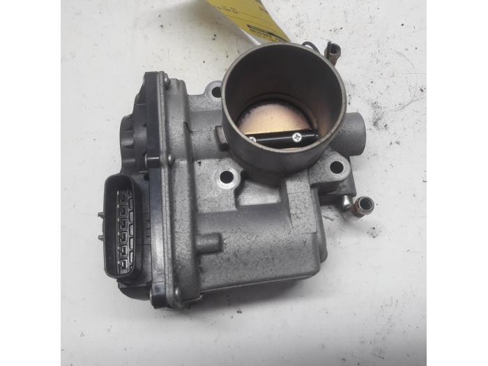 Gasklephuis van een Suzuki Swift (ZA/ZC/ZD) 1.2 16V 2014