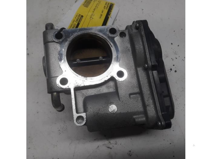 Gasklephuis van een Suzuki Swift (ZA/ZC/ZD) 1.2 16V 2014