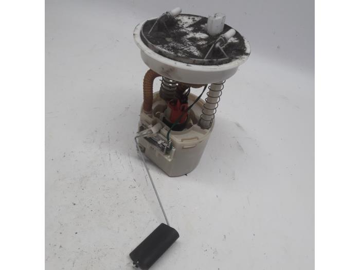 Gebruikte Tank element Pomp Ford Fiesta 5 (JD/JH) 1.4 16V Prijs € 26,25 Margeregeling aangeboden door Reclycar De Boer BV