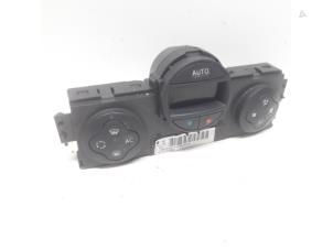 Gebruikte Kachel Bedieningspaneel Renault Megane II CC (EM) 2.0 16V Prijs € 36,75 Margeregeling aangeboden door Reclycar De Boer BV