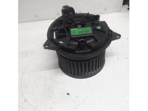 Gebruikte Chaufage Ventilatiemotor Ford Mondeo III Wagon 2.0 16V Prijs € 36,75 Margeregeling aangeboden door Reclycar De Boer BV