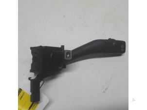 Gebruikte Ruitenwis Schakelaar Volkswagen Golf V (1K1) 1.4 16V Prijs € 21,00 Margeregeling aangeboden door Reclycar De Boer BV