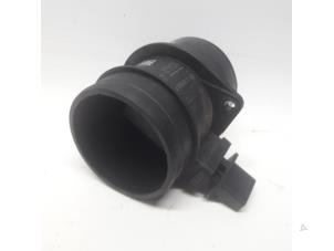 Gebruikte Luchthoeveelheidsmeter Volkswagen Transporter T5 2.5 TDi PF Prijs € 42,00 Margeregeling aangeboden door Reclycar De Boer BV