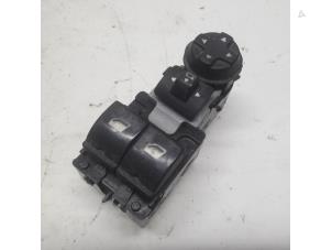 Gebruikte Schakelaar Elektrisch Raam Peugeot Expert (V1/VA/VB/VE/VF/VT/VY) 1.6 Blue HDi 95 16V Prijs € 52,50 Margeregeling aangeboden door Reclycar De Boer BV