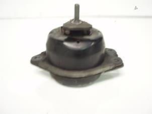 Gebruikte Motorrubber Renault Laguna II Grandtour (KG) 2.0 16V Prijs € 15,75 Margeregeling aangeboden door Reclycar De Boer BV