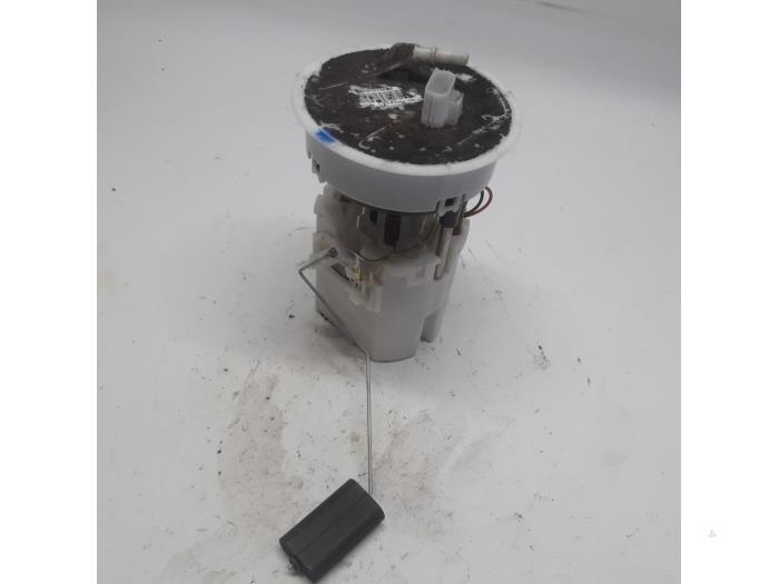 Gebruikte Tank element Pomp Ford Fiesta 6 (JA8) 1.4 16V Prijs € 26,25 Margeregeling aangeboden door Reclycar De Boer BV