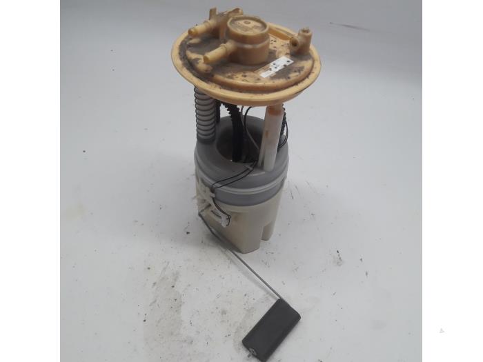 Gebruikte Tank element Pomp Mitsubishi Colt (Z2/Z3) 1.5 16V Prijs € 26,25 Margeregeling aangeboden door Reclycar De Boer BV