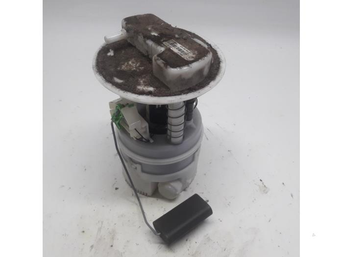 Gebruikte Tank element Pomp Dacia Sandero I (BS) 1.2 16V Prijs € 26,25 Margeregeling aangeboden door Reclycar De Boer BV