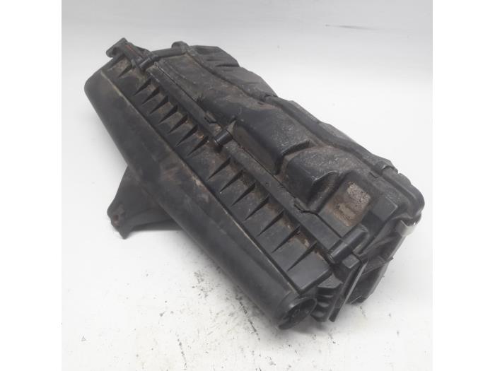 Gebruikte Luchtfilterhuis Peugeot 308 (4A/C) 1.6 VTI 16V Prijs € 36,75 Margeregeling aangeboden door Reclycar De Boer BV