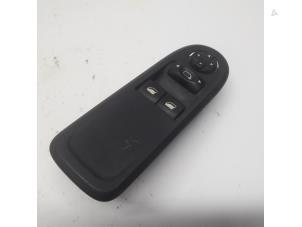 Gebruikte Elektrisch Raam Schakelaar Peugeot 308 (4A/C) 1.6 VTI 16V Prijs € 42,00 Margeregeling aangeboden door Reclycar De Boer BV