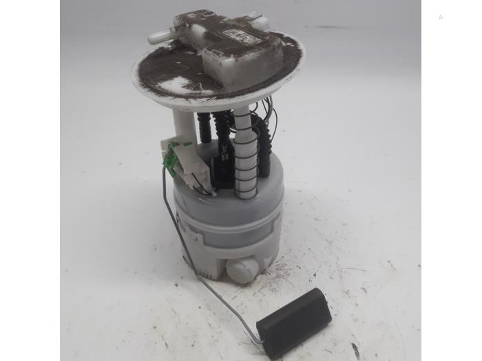 Gebruikte Tank element Pomp Renault Twingo II (CN) 1.2 Prijs € 26,25 Margeregeling aangeboden door Reclycar De Boer BV