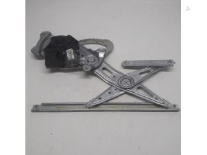 Gebruikte Raammechaniek 4Deurs links-achter Renault Scénic III (JZ) 2.0 dCi 16V Autom. Prijs € 26,25 Margeregeling aangeboden door Reclycar De Boer BV