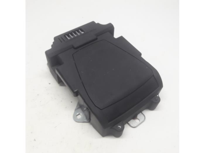 Gebruikte Head-up display Citroen DS5 (KD/KF) 2.0 BlueHDi 180 16V Prijs € 262,50 Margeregeling aangeboden door Reclycar De Boer BV