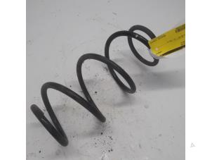 Gebruikte Schroefveer achter Dacia Lodgy (JS) 1.5 dCi FAP Prijs € 13,13 Margeregeling aangeboden door Reclycar De Boer BV