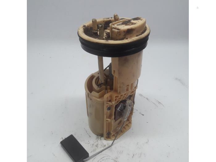 Gebruikte Brandstofpomp Elektrisch Volkswagen Caddy III (2KA,2KH,2CA,2CH) 1.6 TDI 16V Prijs € 42,00 Margeregeling aangeboden door Reclycar De Boer BV