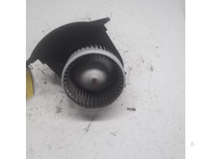 Gebruikte Chaufage Ventilatiemotor Mercedes Citan (415.6) 1.5 111 CDI Prijs € 44,10 Margeregeling aangeboden door Reclycar De Boer BV