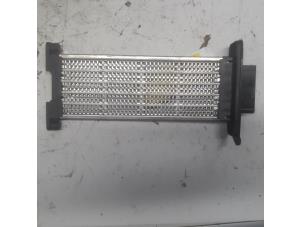 Gebruikte Element Kachelverwarming Mercedes Citan (415.6) 1.5 111 CDI Prijs € 22,05 Margeregeling aangeboden door Reclycar De Boer BV