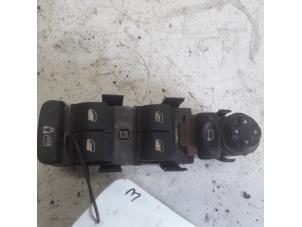 Gebruikte Elektrisch Raam Schakelaar Peugeot 308 SW (4E/H) 1.6 VTI 16V Prijs € 52,50 Margeregeling aangeboden door Reclycar De Boer BV