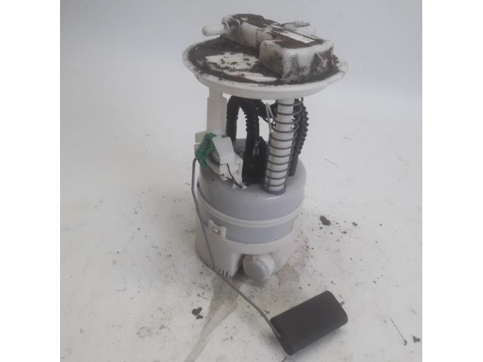 Gebruikte Tank element Pomp Renault Twingo II (CN) 1.2 16V Prijs € 26,25 Margeregeling aangeboden door Reclycar De Boer BV