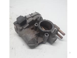 Gebruikte Gasklephuis Opel Corsa C (F08/68) 1.0 12V Prijs € 21,00 Margeregeling aangeboden door Reclycar De Boer BV